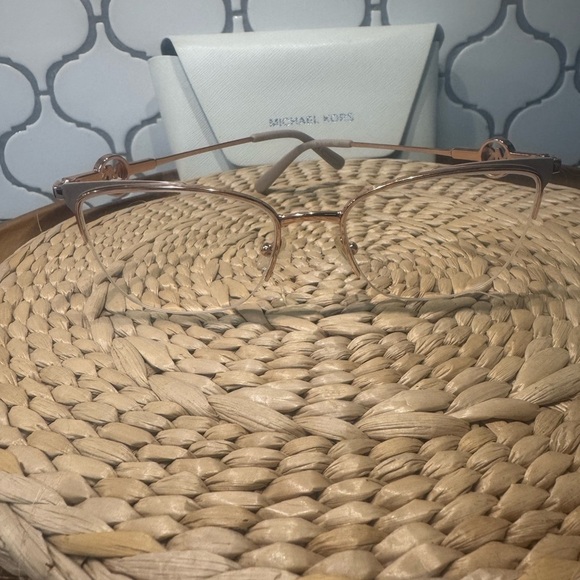 MICHAEL KORS MK 3044B Grooved rimless frame
51-17-140 - Picture 2 of 9